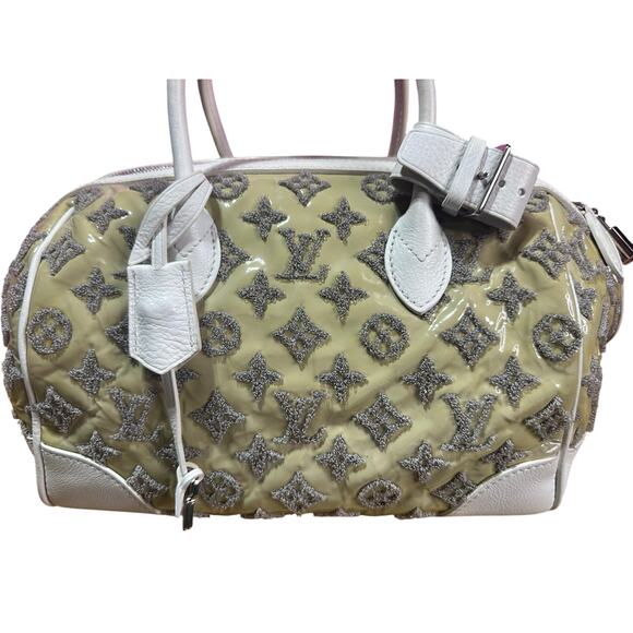 Louis Vuitton Bouclettes Speedy 25
Runway Top Handle Bag w/Clochette
Key Lock - Picture 6 of 14